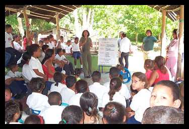 Doctora Silvia Quijada dictando una charla
